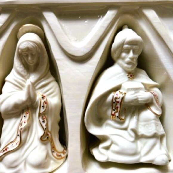 Vintage Porcelain Nativity 8 Piece Set - Picture 6 of 17